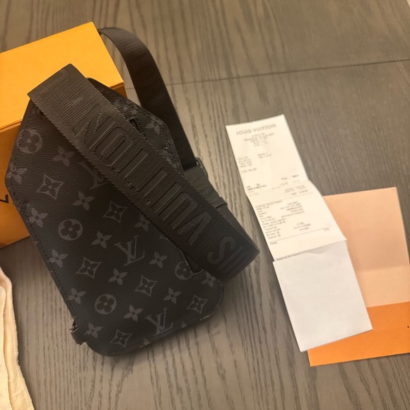 Louis Vuitton Gray Men's Bag - Picture 7 of 9